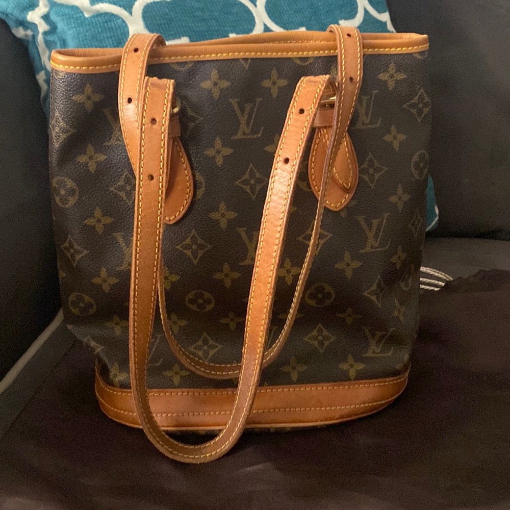 Louis Vuitton monogram petite bucket bag Authentic